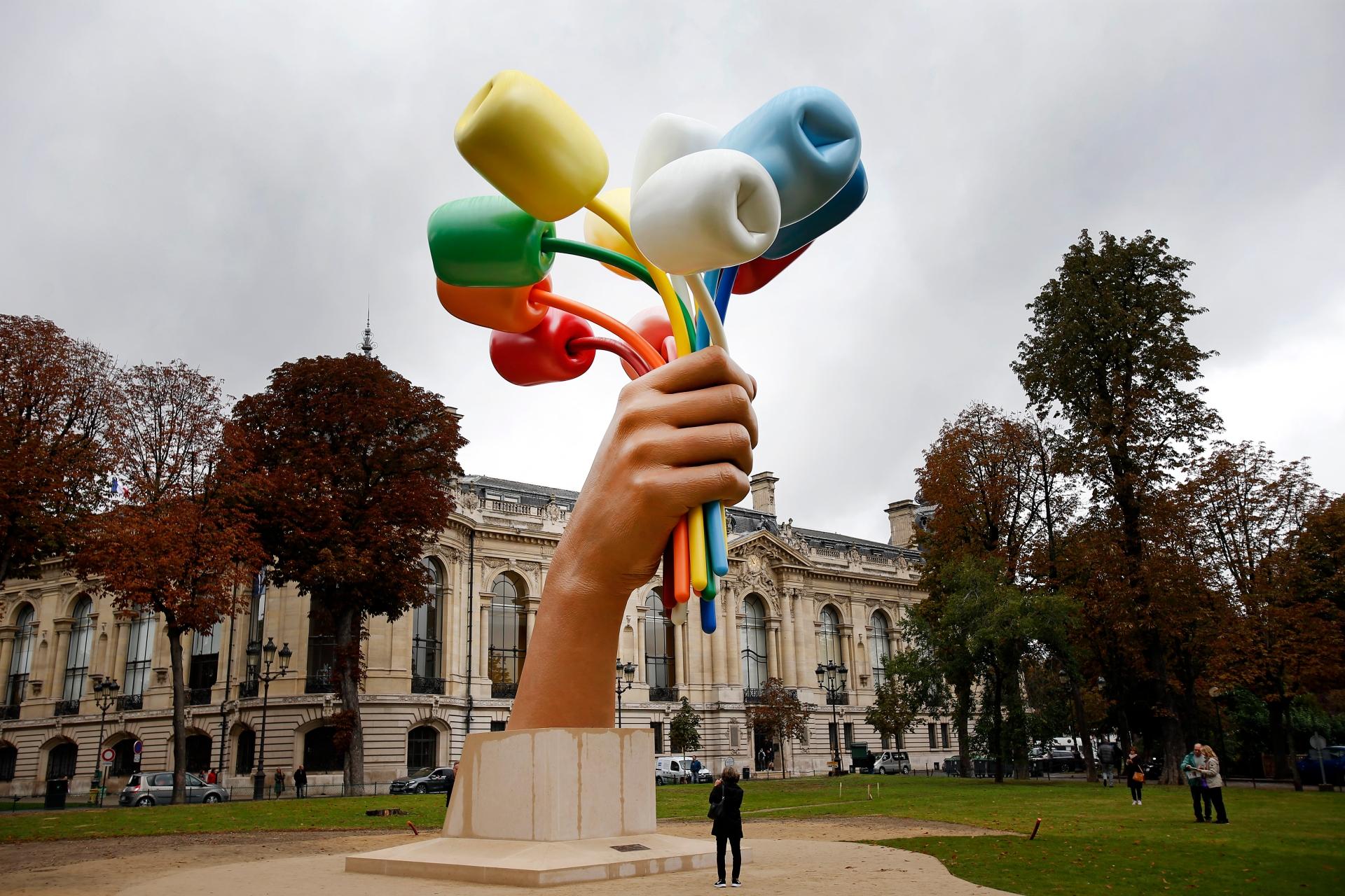 Jeff Koons alle prese con le critiche parigine